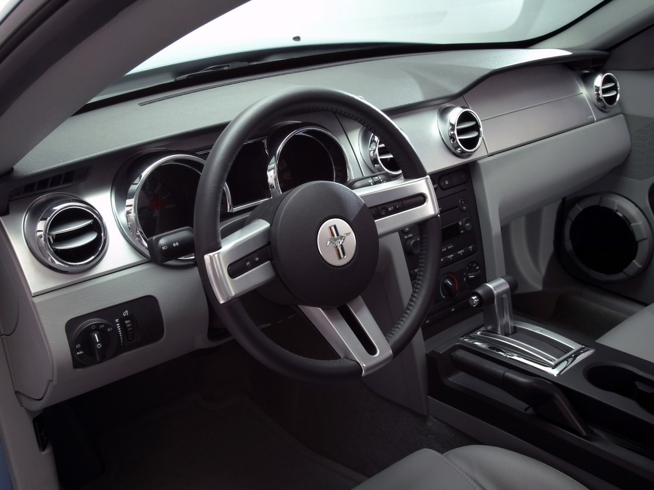 2005 mustang gt dashboard